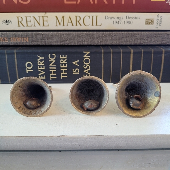 Set of 3 Vintage Retro Miniature Tiny Cute Brass Bells Primitive - Picture 5 of 5
